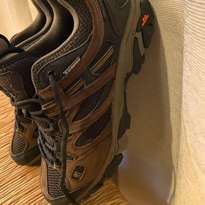 Men’s Hi-Tec hiking shoes size 8.5M